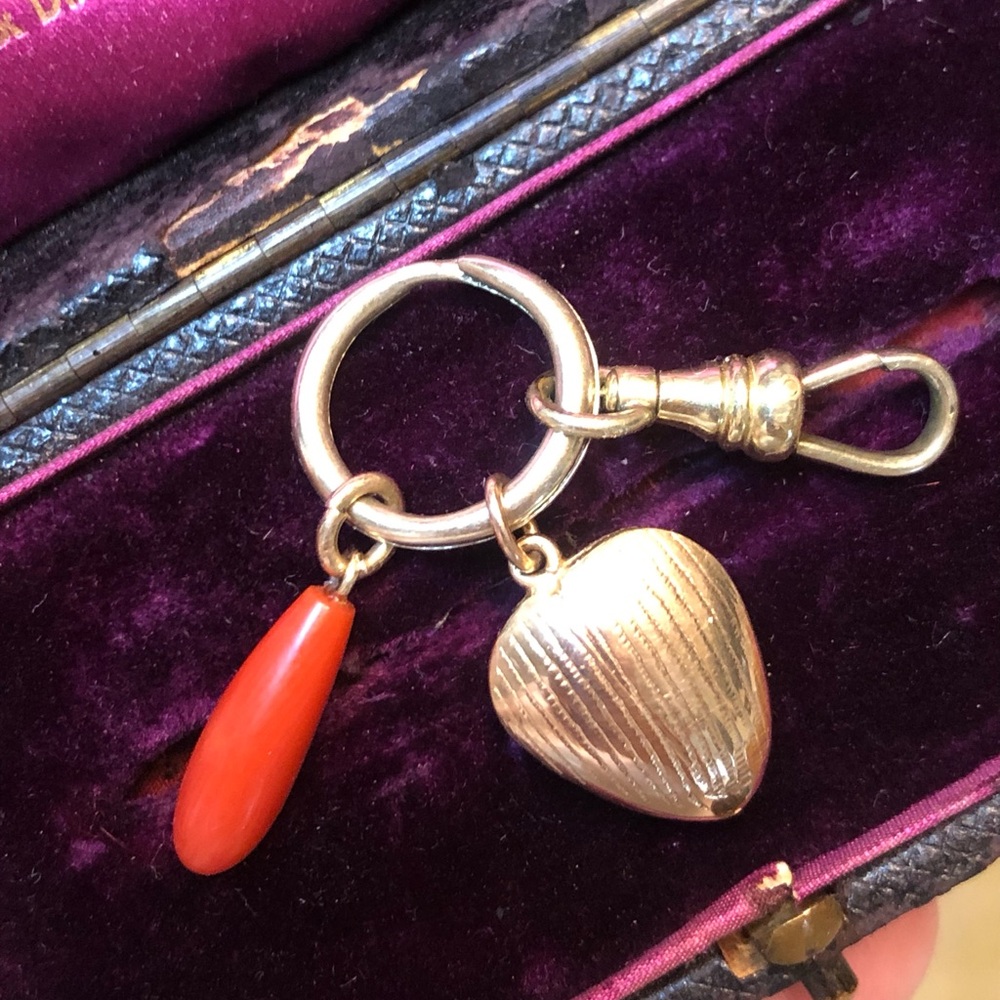 Victorian split ring & charms gold coral